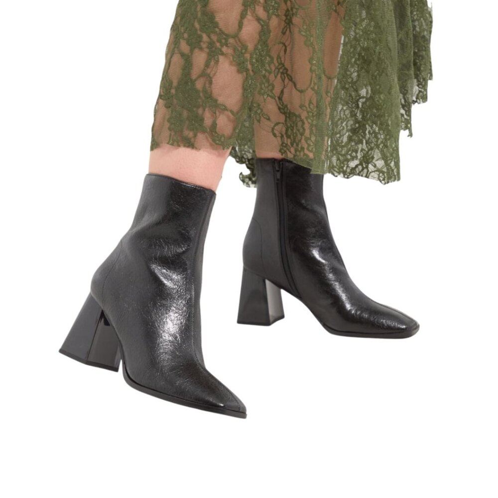 Steve Madden Black Leather Pointed Toe Block Heel Ankle Boots
